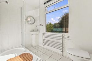 LAKESIDE LODGE- click for photo gallery